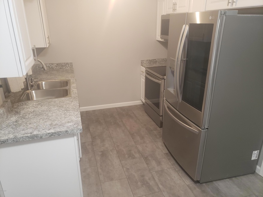 10897 W Santa fe Dr, Sun City, AZ 85351 - photo 1