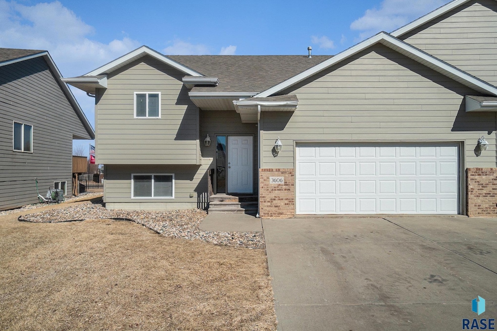 Sold $304,900