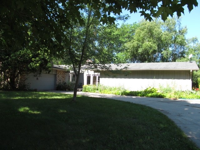 5713 Vineyard Rd, Fitchburg, WI 53575 - photo 1