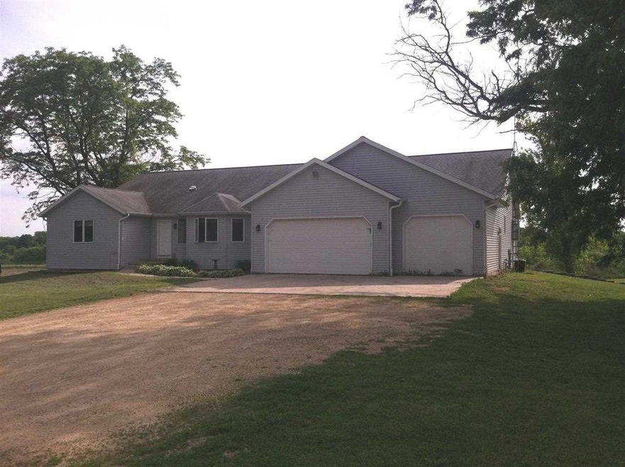 793 Hildreth Rd, Stoughton, WI 53589 - photo 1