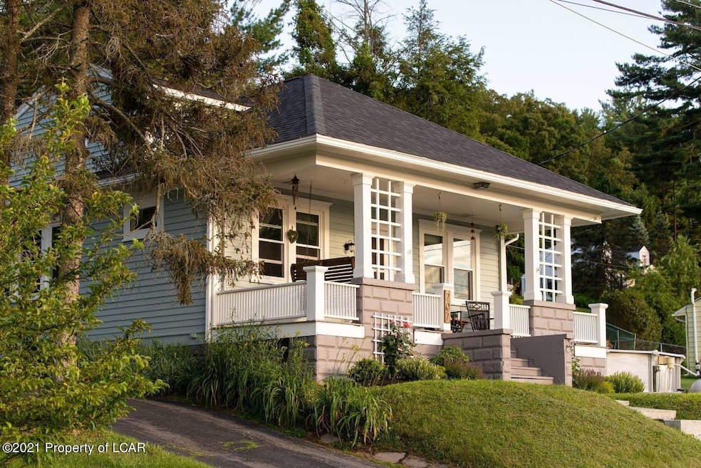 207 Clearview Ave, Shavertown, PA 18708 - photo 1