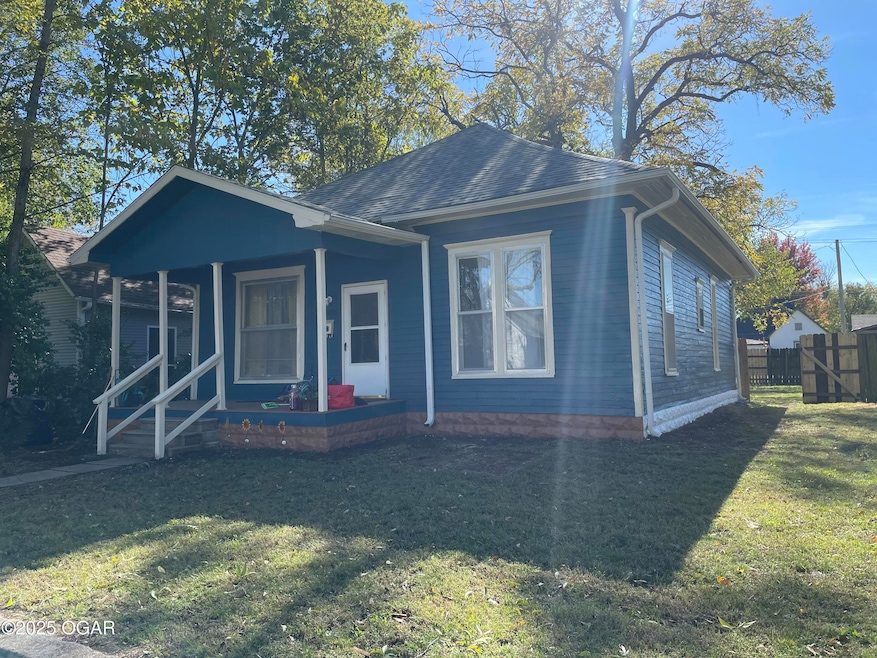 1106 W Austin St, Webb City, MO 64870 - photo 1