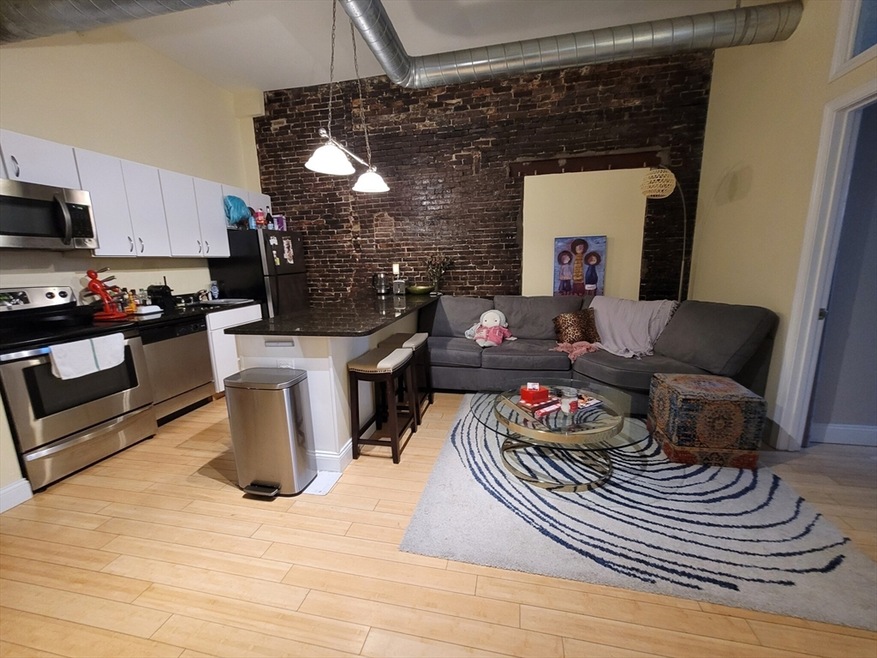 37 Temple Place unit 402, Boston, MA 02111 - photo 1