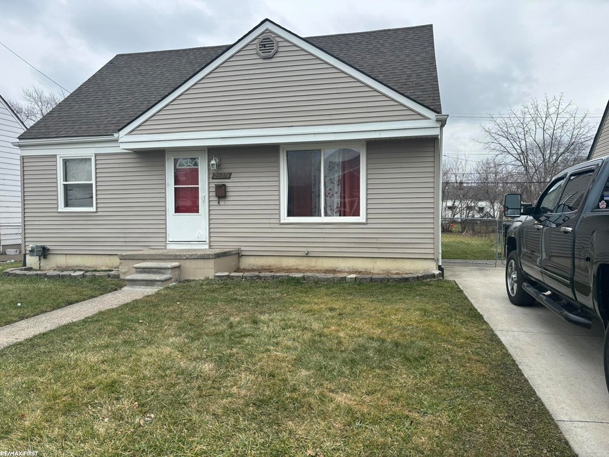 25271 Cole St, Roseville, MI 48066 - photo 1