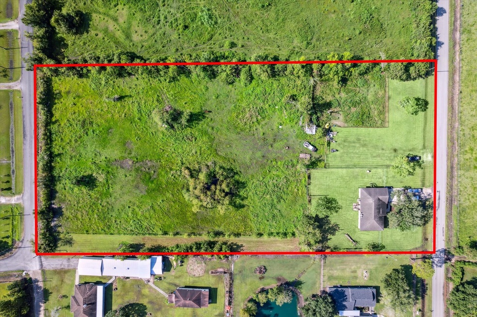 5012 Farmer Rd, Alvin, TX 77511 - photo 1