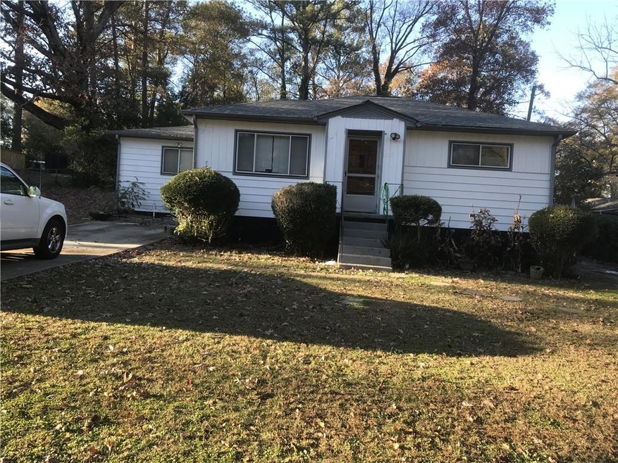 Single story home with a front yard