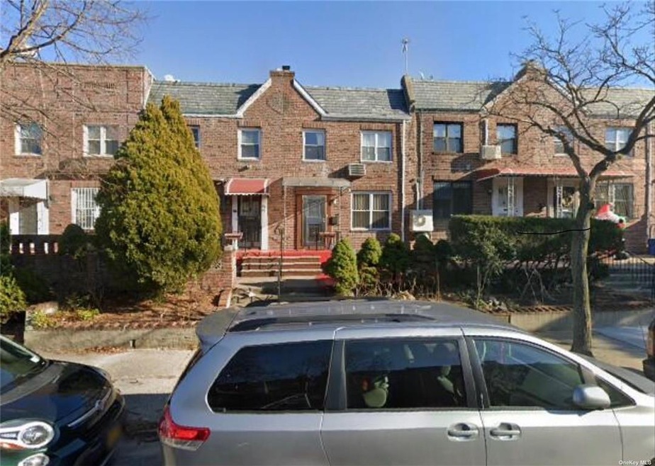 69-7 173rd St, Fresh Meadows, NY 11365 - photo 1