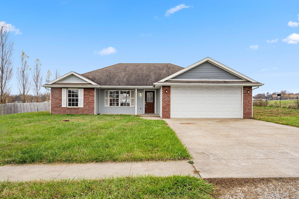 210 Alma St, New Bloomfield, MO 65063 - photo 1