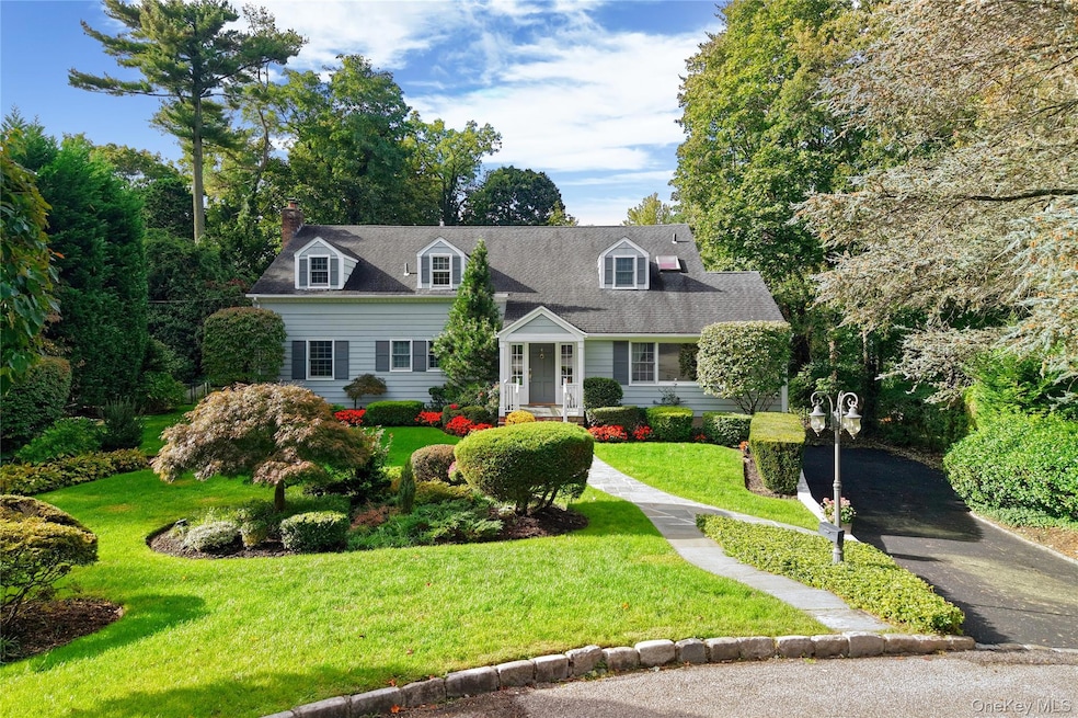 4 Kimson Ct, Manhasset, NY 11030 - photo 1