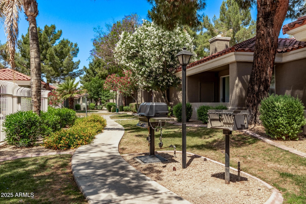 2929 W Yorkshire Dr unit 2074, Phoenix, AZ 85027 - photo 1