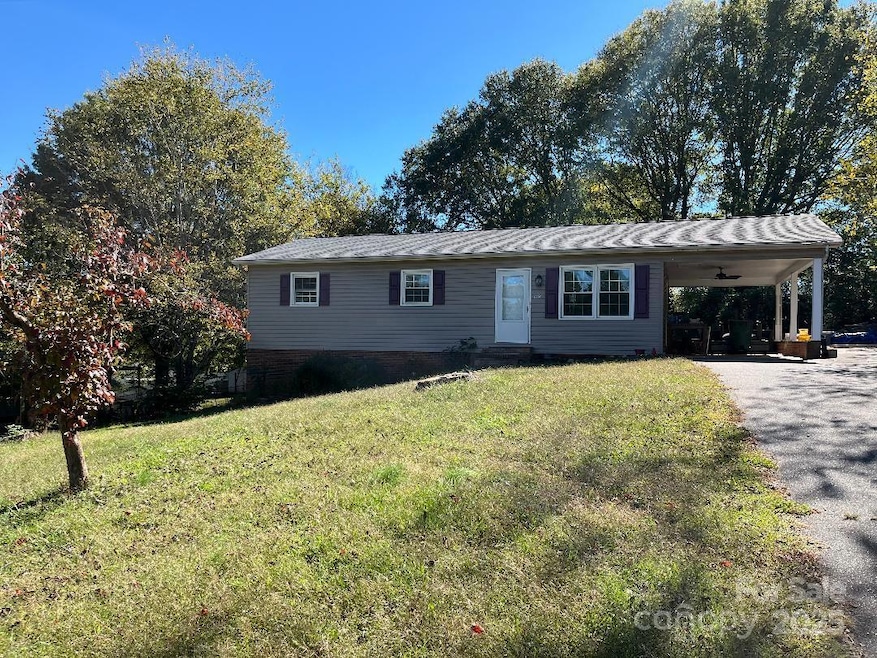 1115 Sandhurst Dr unit 9, Newton, NC 28658 - photo 1