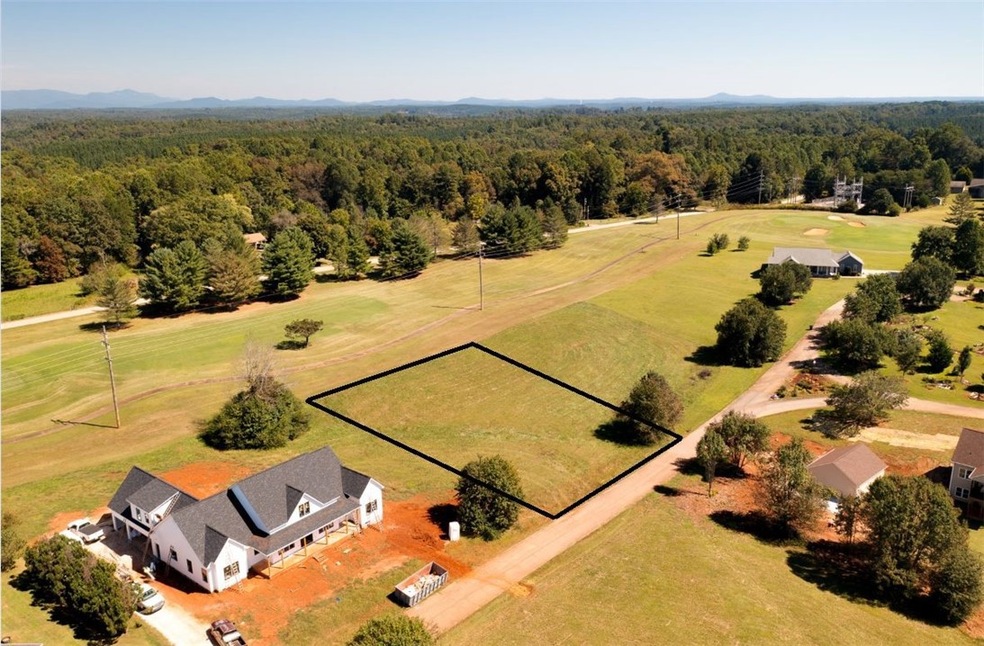 2005 Aberdeen Ln, Walhalla, SC 29691 - photo 1