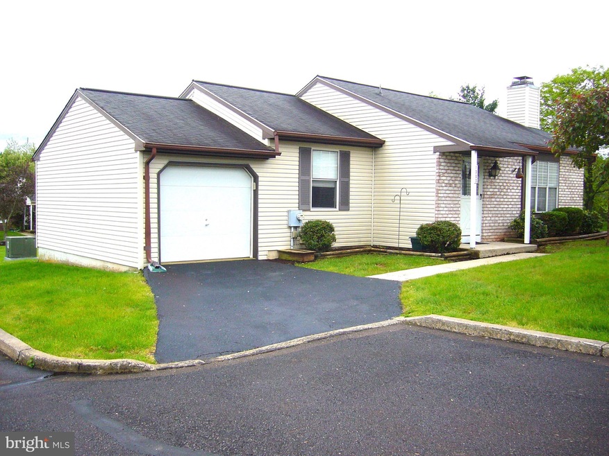 1303 Fairbourne Ct unit 1303, Lansdale, PA 19446 - photo 1