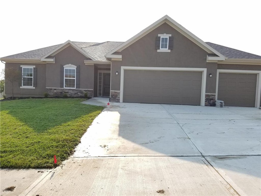 307 Crestview Ct, Raymore, MO 64083 - photo 1