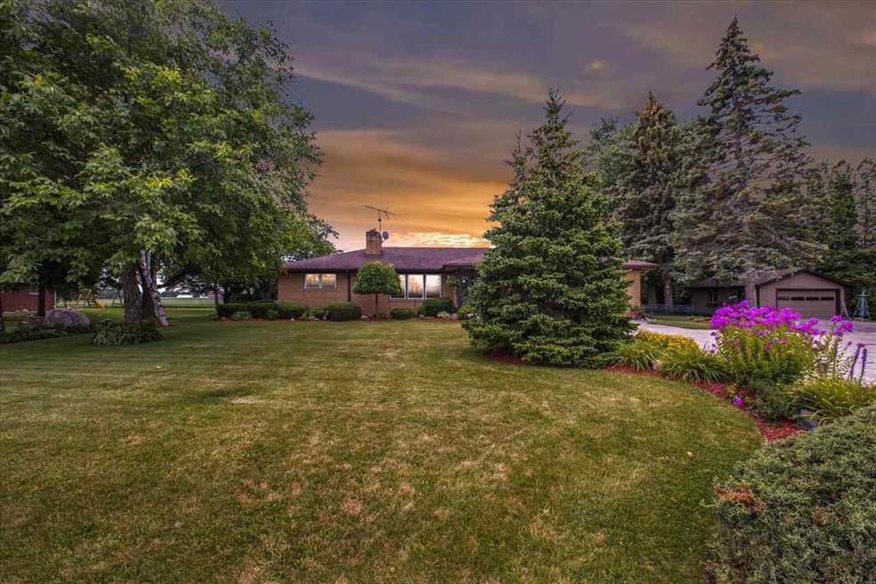 6774 E Holland Rd, Saginaw, MI 48601 - photo 1