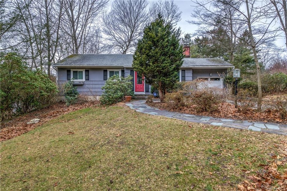 92 Stephen Dr, Pleasantville, NY 10570 - photo 1