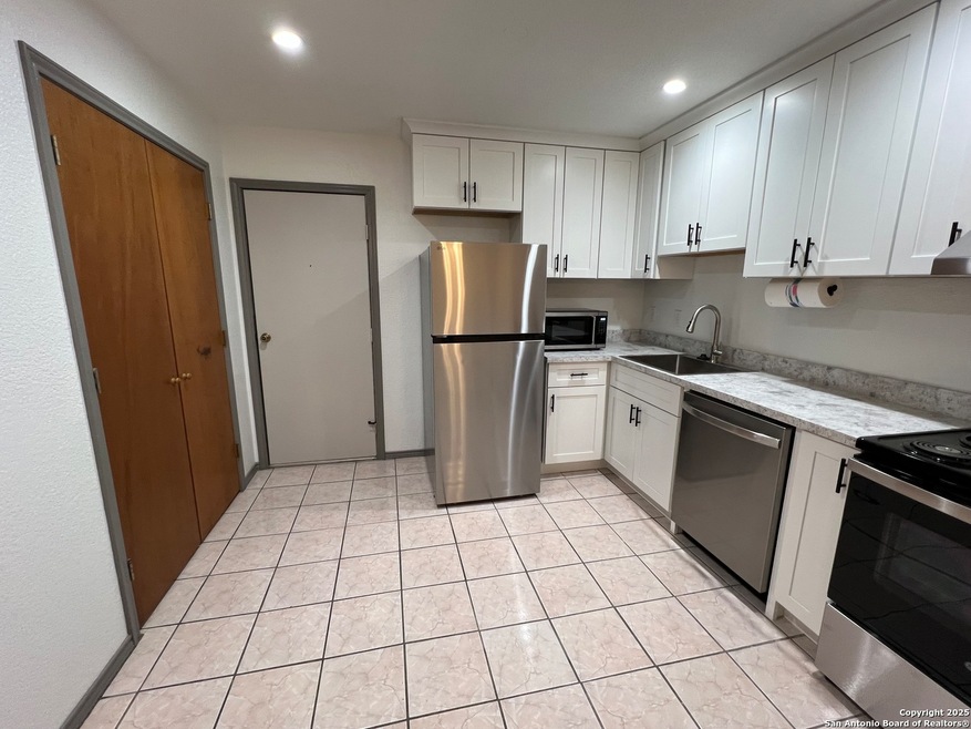 407 Buttercup, New Braunfels, TX 78130 - photo 1