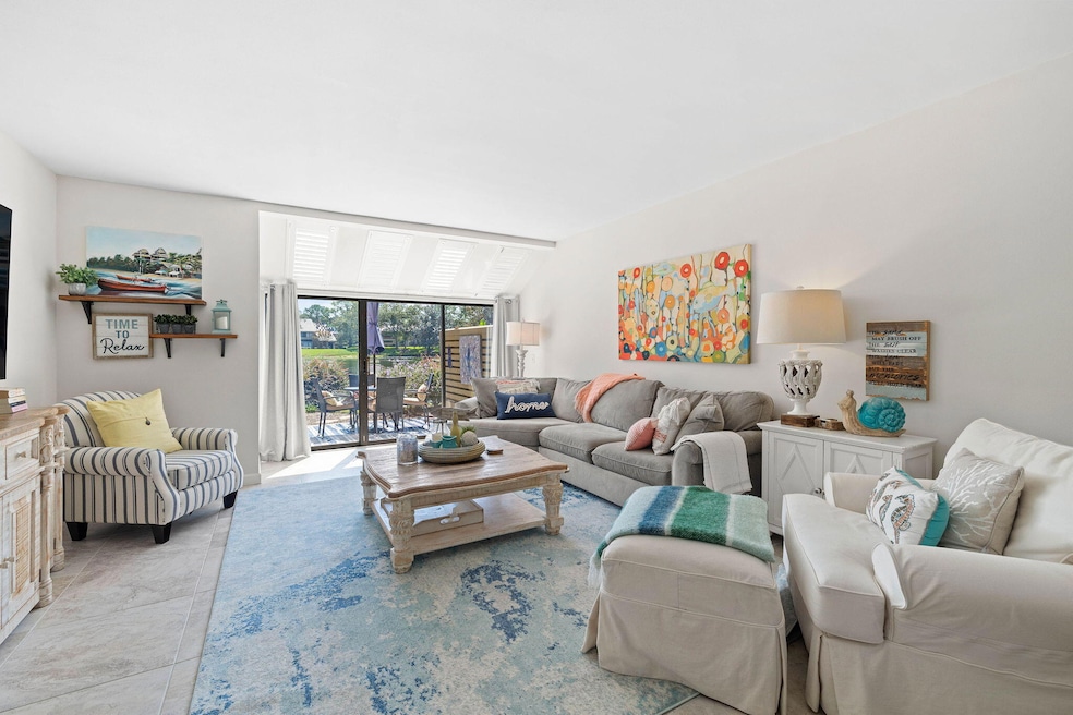 5111 Beachwalk