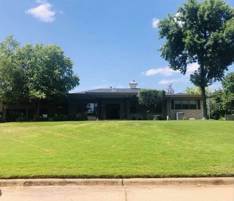 907 Hillcrest St, Duncan, OK 73533 - photo 1