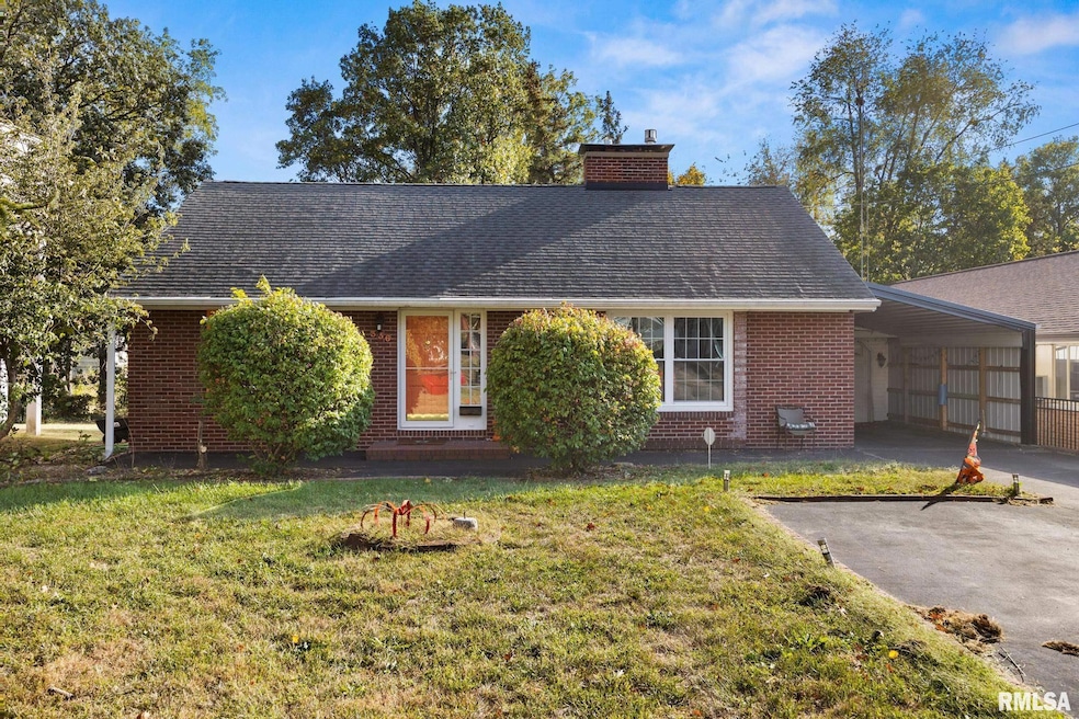 336 W Chestnut St, Canton, IL 61520 - photo 1