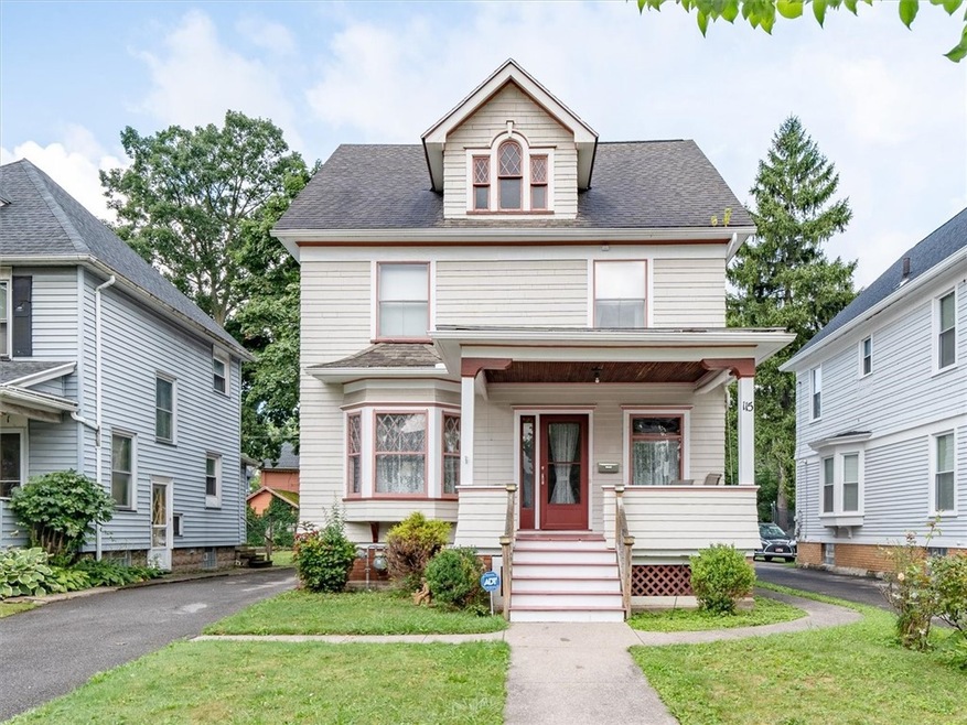 Welcome to this traditional colonial.
