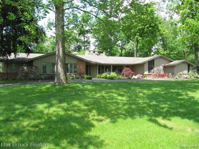 5132 Forest Way, Bloomfield Hills, MI 48302 - photo 1