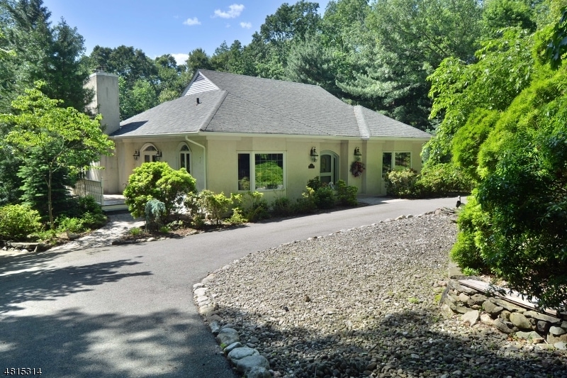 6 Tanbark Trail, Saddle River, NJ 07458 - photo 1