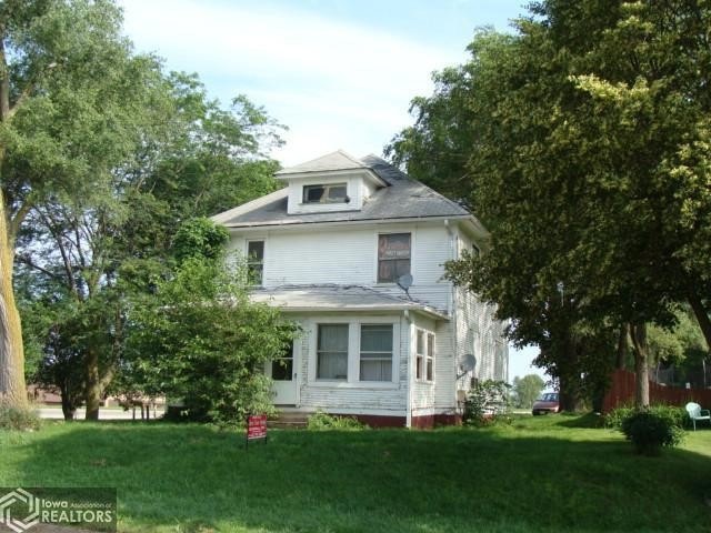 1608 1st Ave W, Newton, IA 50208 - photo 1