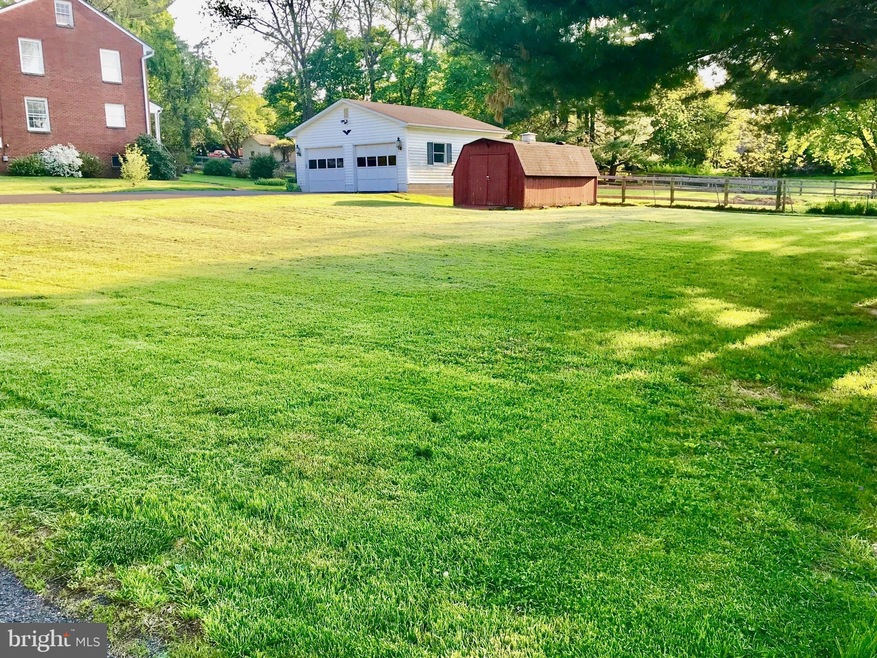 121 N Hall Ave, Purcellville, VA 20132 - photo 1