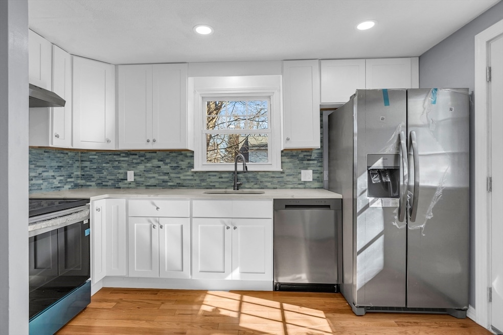 8 Waverly Ln, Framingham, MA 01702 - photo 1