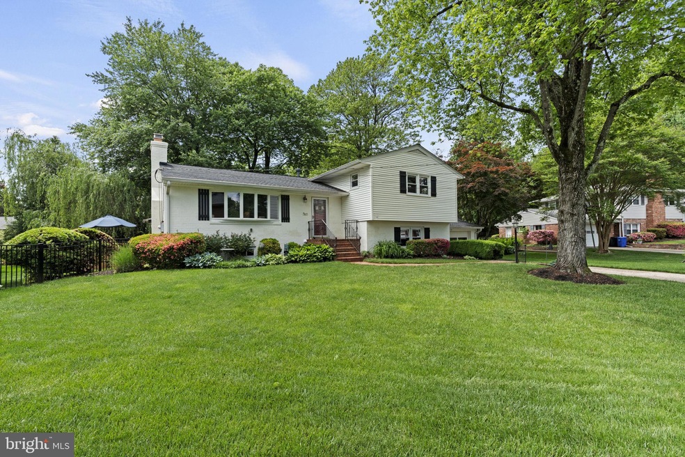 708 Skyline Ct NE, Vienna, VA 22180 - photo 1