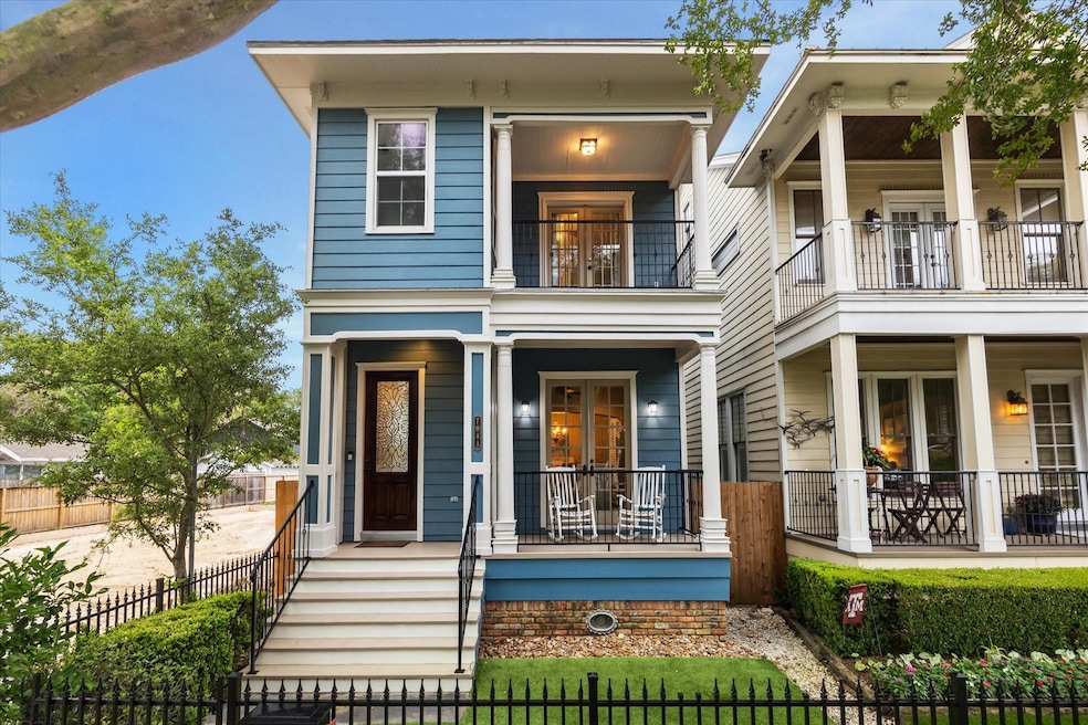 Welcome to 708A E 12th St.! This 3-bedroom, 2.5-ba
