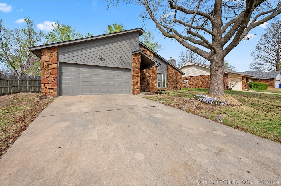 1308 W Charleston St, Broken Arrow, OK 74011 - photo 1