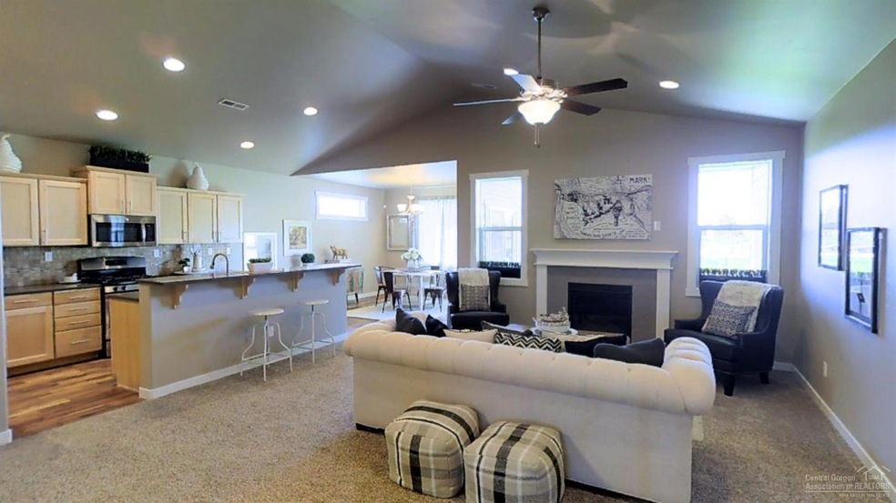 3666 SW Pumice Ave, Redmond, OR 97756 - photo 1