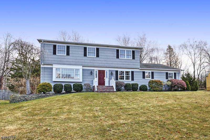 37 Phoenix Dr, Mendham, NJ 07945 - photo 1