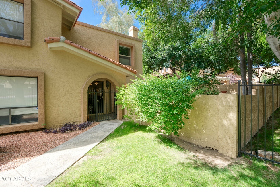 10427 N 11th Place unit 2, Phoenix, AZ 85020 - photo 1