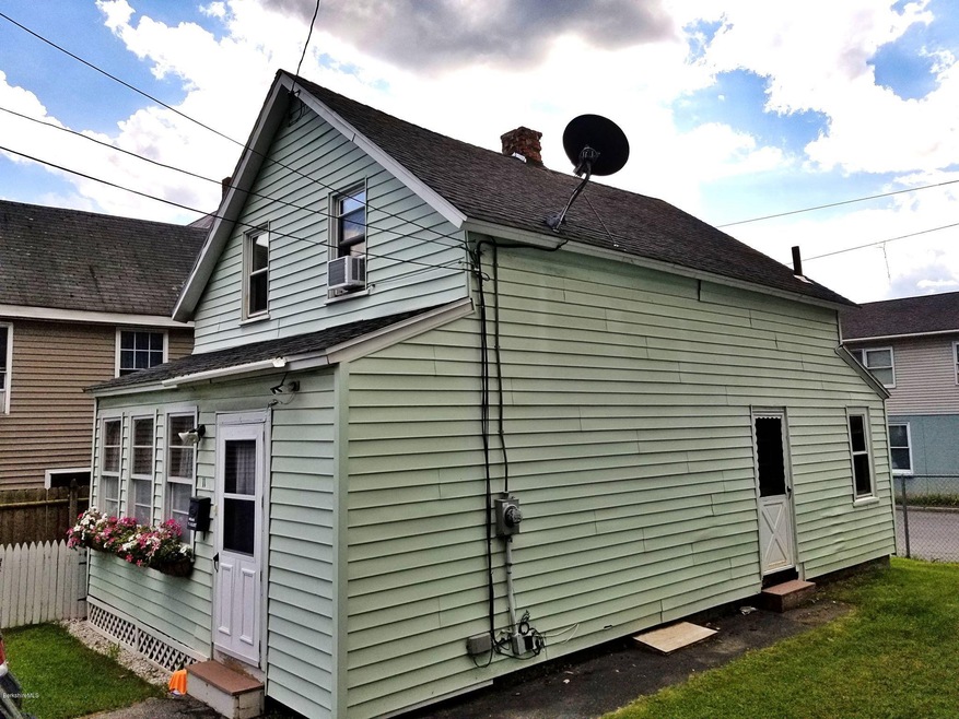 11 Harris St, North Adams, MA 01247 - photo 1