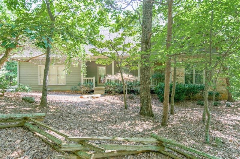 Beautiful 4/4 Ranch with Terrace on private cul-de