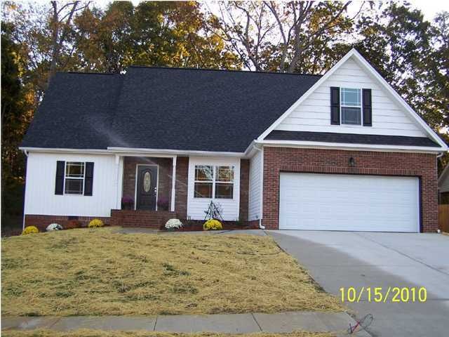 686 Soaring Eagle Cir, Hixson, TN 37343 - photo 1