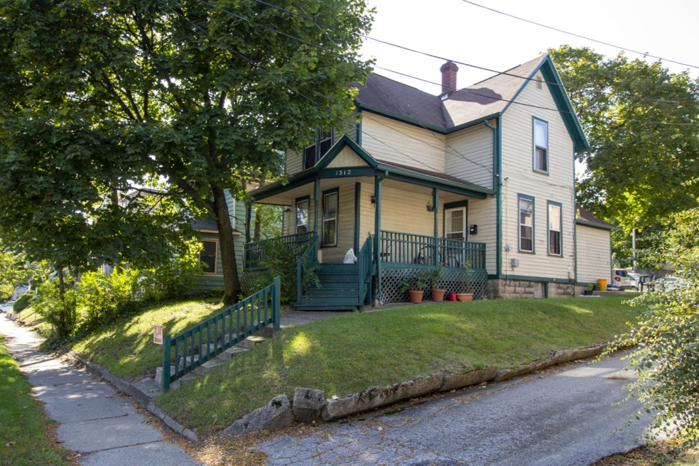 1312 Westnedge