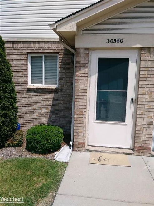 30360 Wedgewood Cir unit 4, Roseville, MI 48066 - photo 1