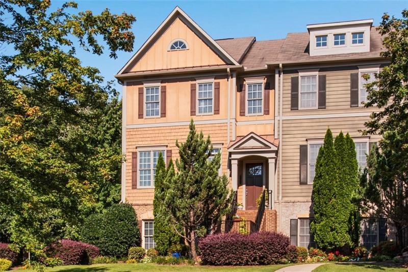 FABULOUS 3 BED, 2.5 BATH END UNIT TOWN-HOME IN AMA