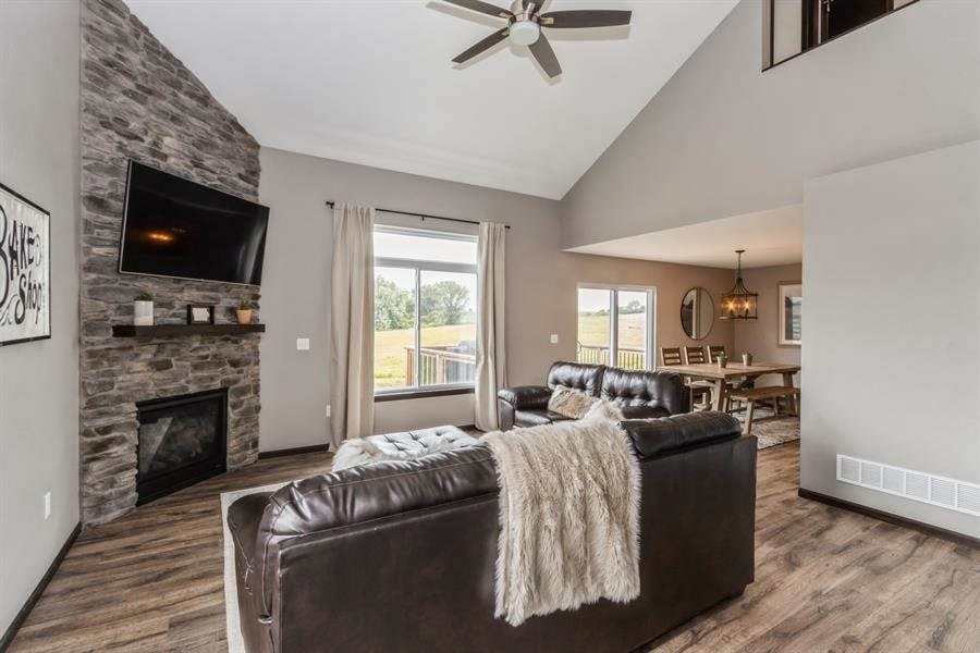 304 Dawson Dr, West Branch, IA 52358 - photo 1