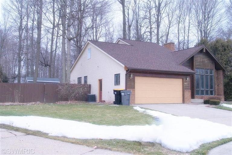 8711 Woodhaven Dr SW, Byron Center, MI 49315 - photo 1