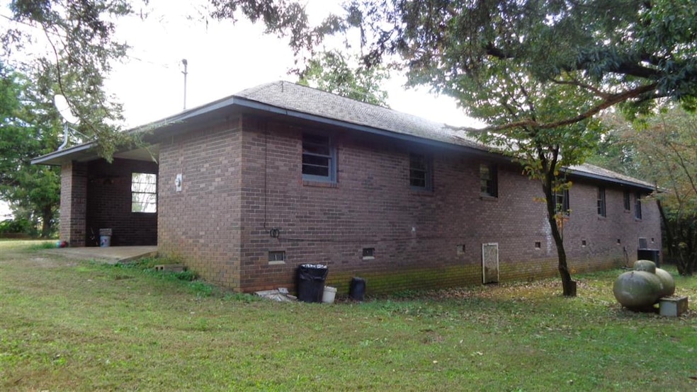 5901 Athens Rd, Carnesville, GA 30521 - photo 1