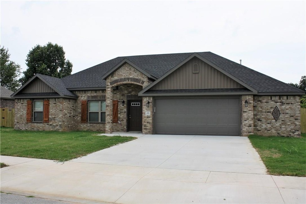 572 Riley Ln, Bethel Heights, AR 72764 - photo 1