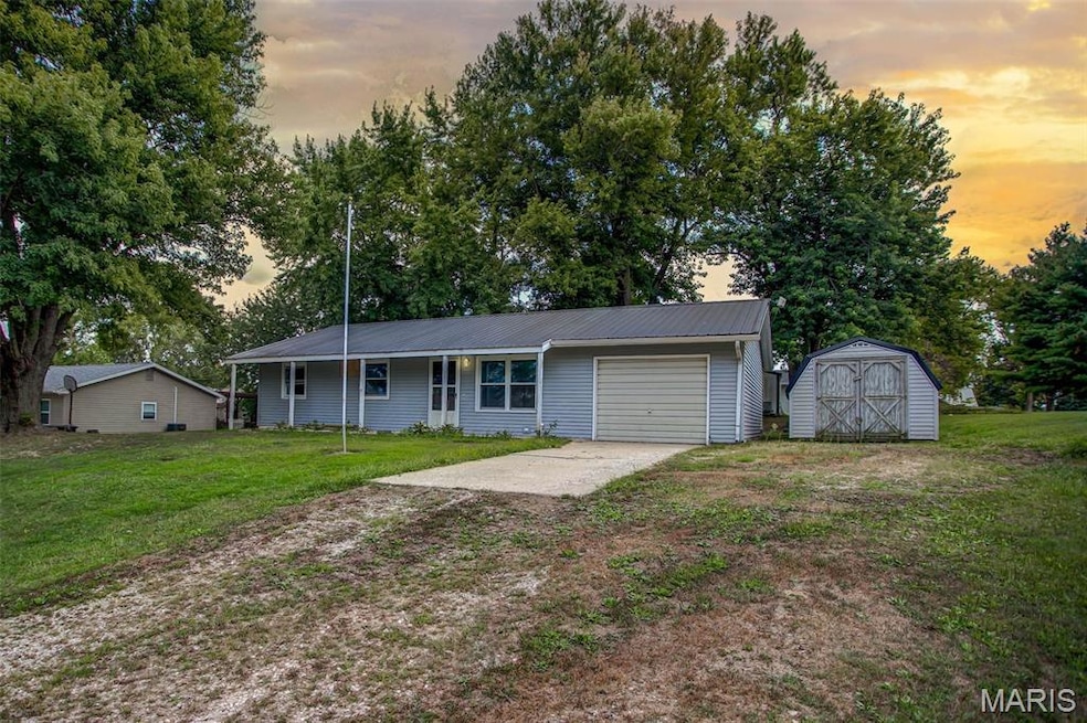 106 Lyndel St, Pleasant Hill, IL 62366 - photo 1