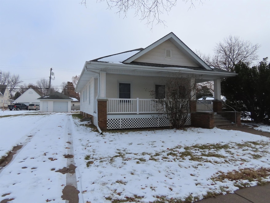 1148 N 4th St, David City, NE 68632 - photo 1