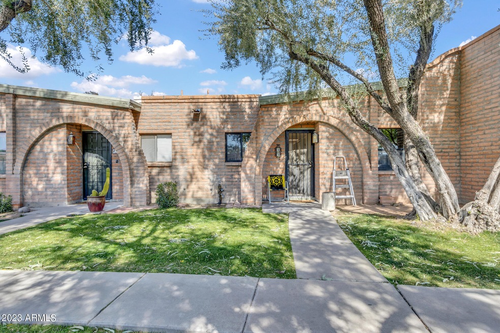4417 E Hubbell