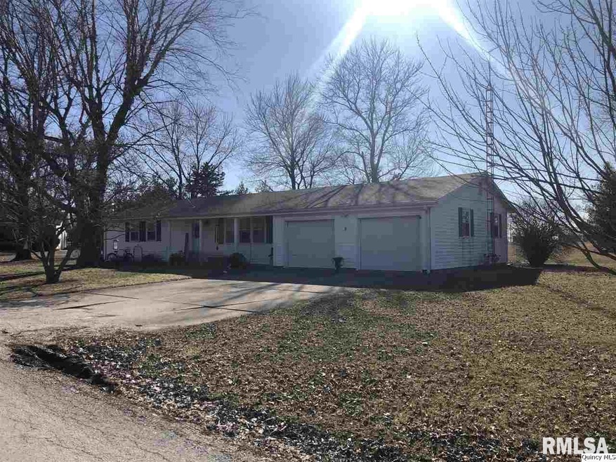 1233 Scott St, Davenport, IA 52803 - photo 1